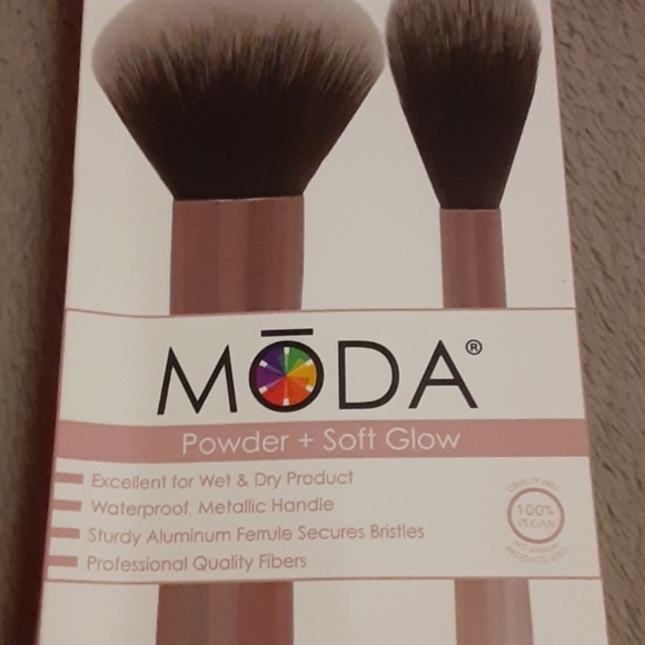 Moda 2pc Powder & Soft Glow Kit - Picture 4 of 10